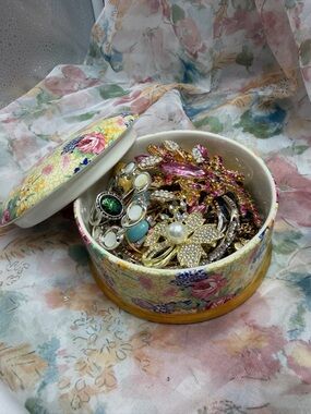 Vintage Royal Winston Trinket Box with Jewelry